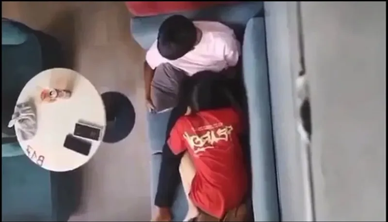 Quay lén người tình bú liếm cho nhân tình nơi công cộng