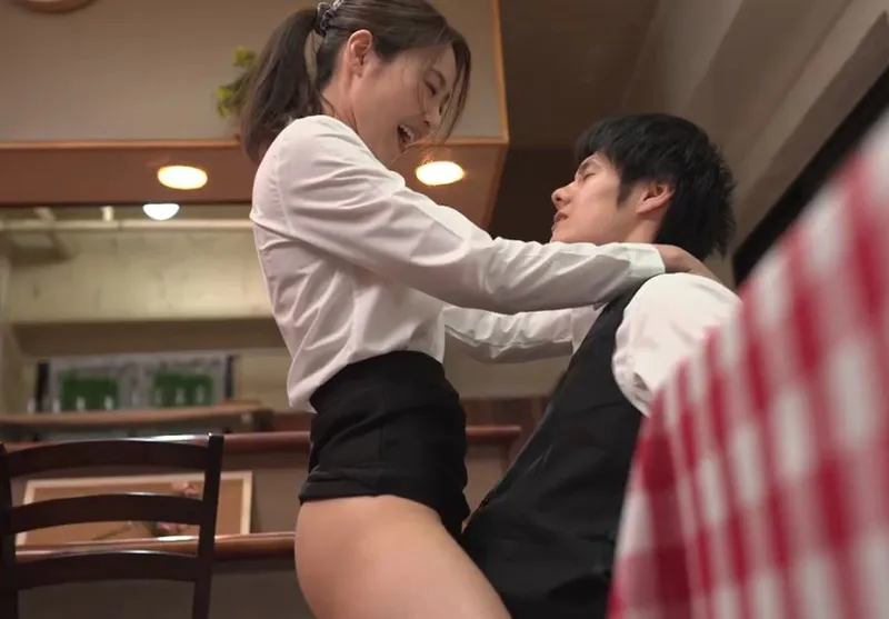 Cậu trai trẻ nện cô đồng nghiệp có gã chồng nhưng chồng “yếu”