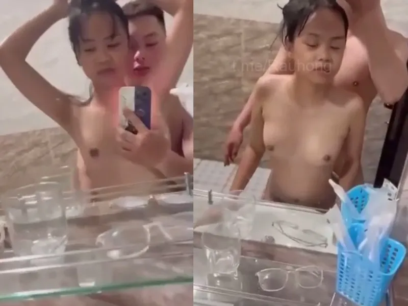 Thon gọn em cùng anh yêu trả bài trước gương quay kỉ niệm